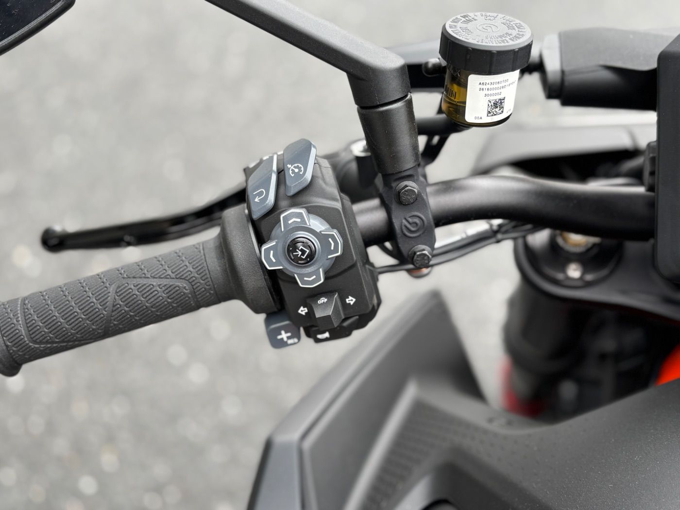 Fahrzeugabbildung KTM 1390 Super Duke R Modell 26 Techpack kostenlos