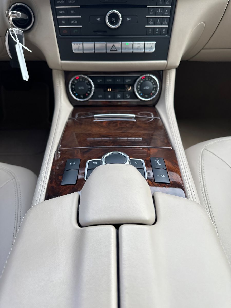 Fahrzeugabbildung Mercedes-Benz CLS 400 4MATIC NAV+LED+SHZ+GLASDA+AIRMATIC+PP
