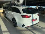Kia CEED_SW - weiße Kia cee'd Sportswagon