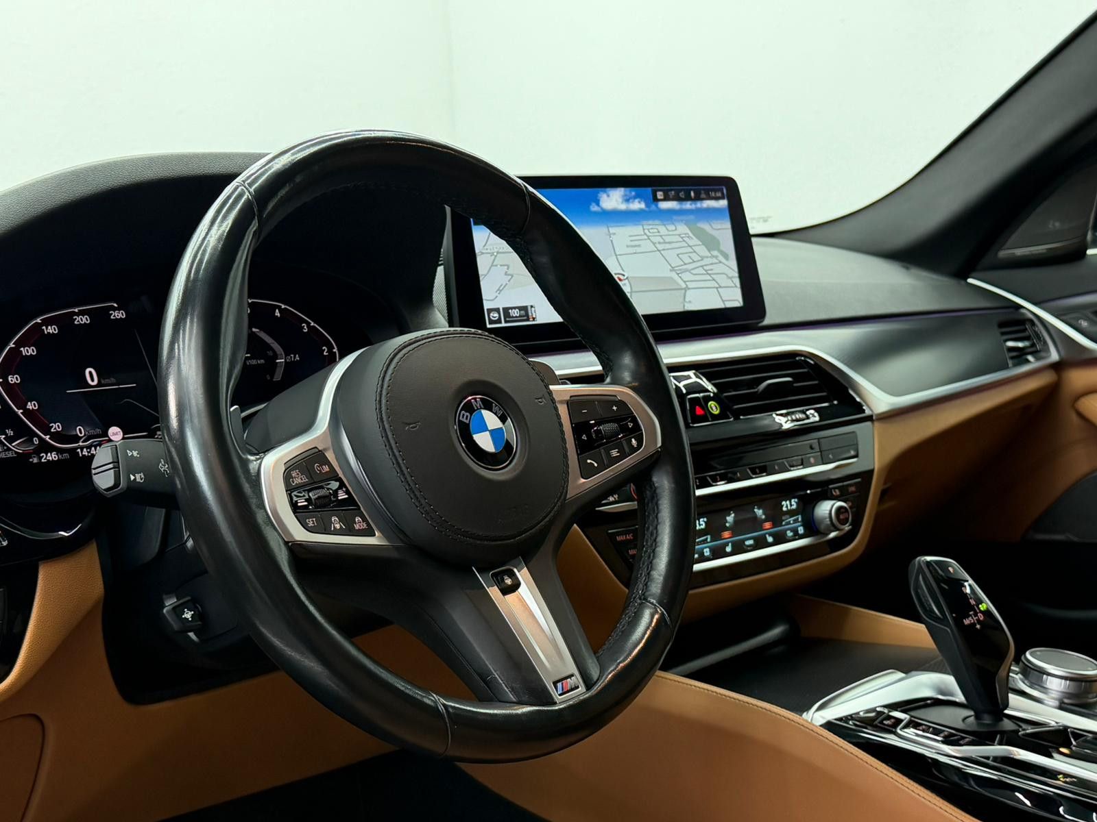 Fahrzeugabbildung BMW 530d M-SPORT/FACELIFT/LASER/ASSIST/STHZG/AHK