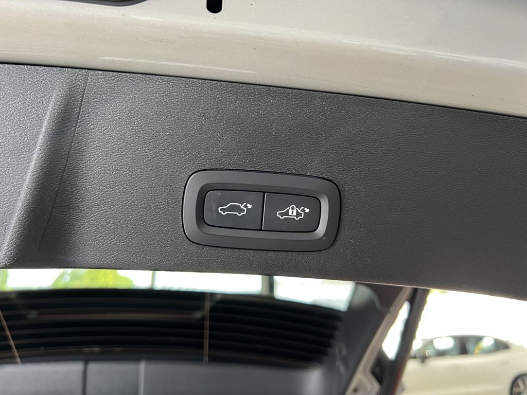Volvo XC40 B4 Plus Dark ACC BLIS Kamera 19Zoll LED H/K