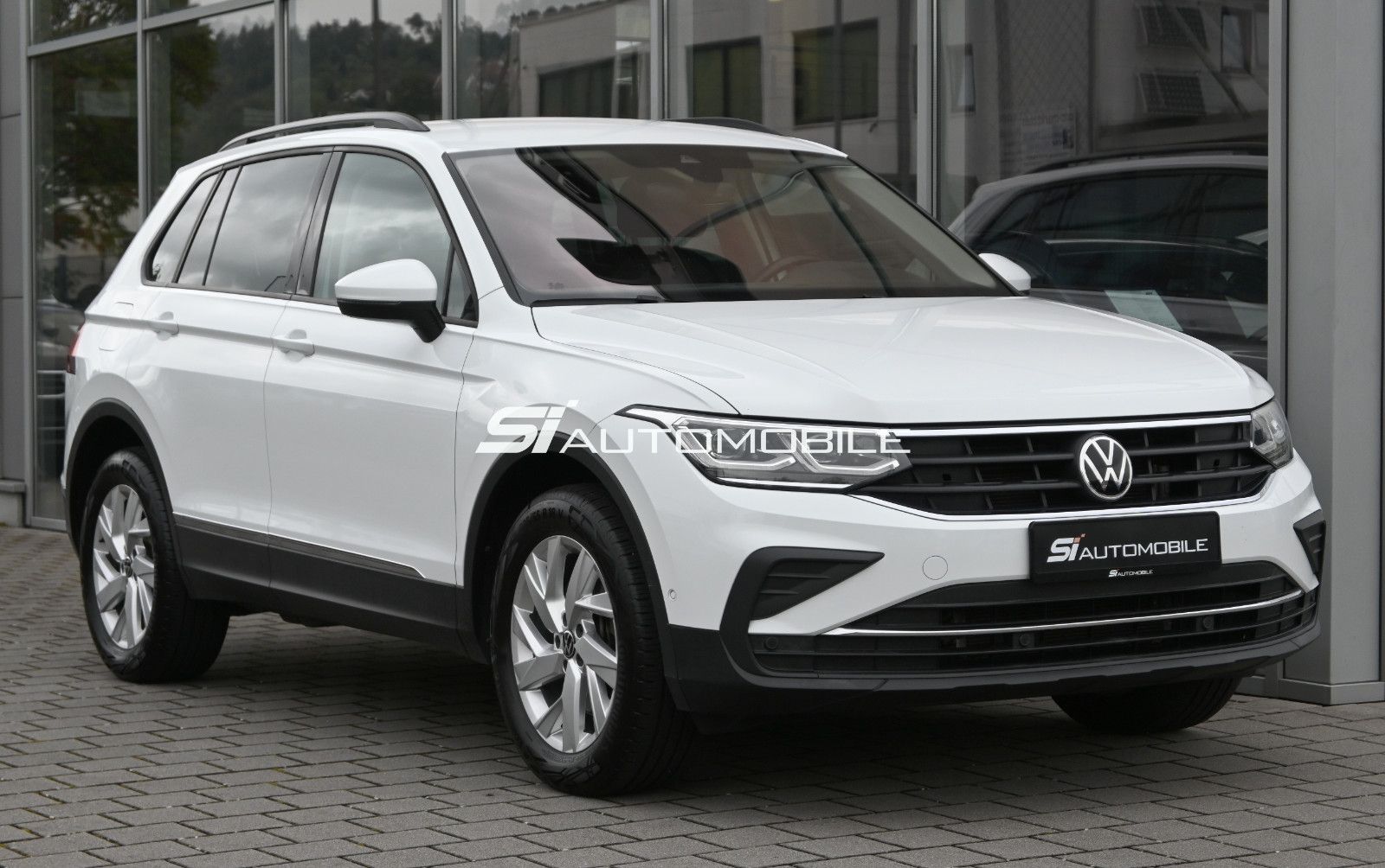 Fahrzeugabbildung Volkswagen Tiguan 2.0 TDI DSG 4MOT Life °ACC°AHK°HUD°STHZ°
