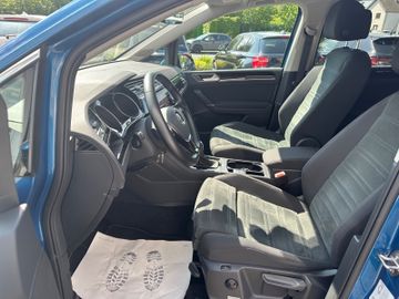 Fahrzeugabbildung Volkswagen Touran 2.0 TDI Highline 7 Sitze LED