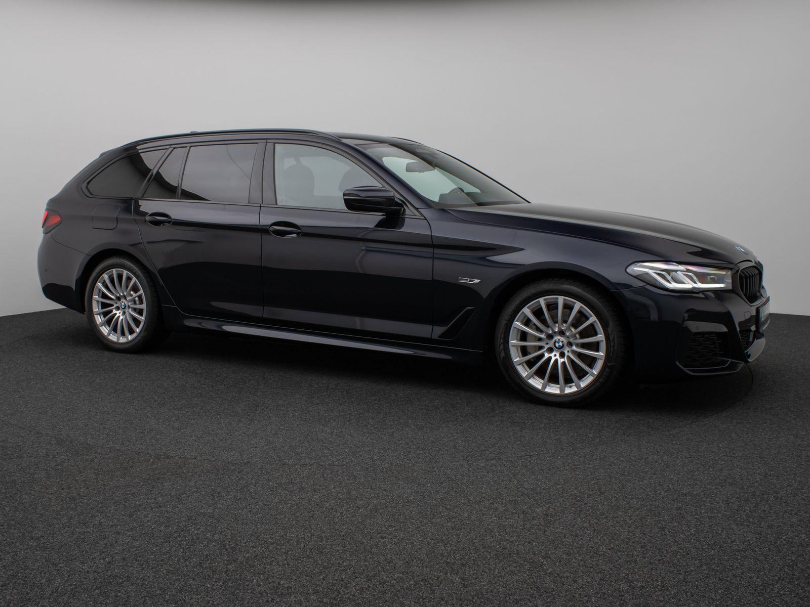 Fahrzeugabbildung BMW 530e xD M Sport Kamera HUD DAB HiFi ACC Komfort