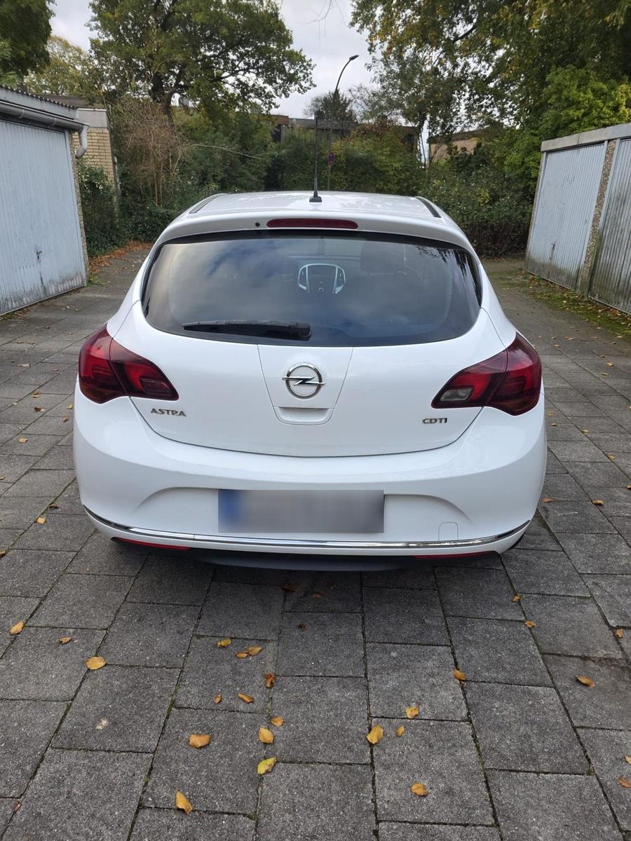 Opel Astra 2013 — engine 131 HP (96kW)