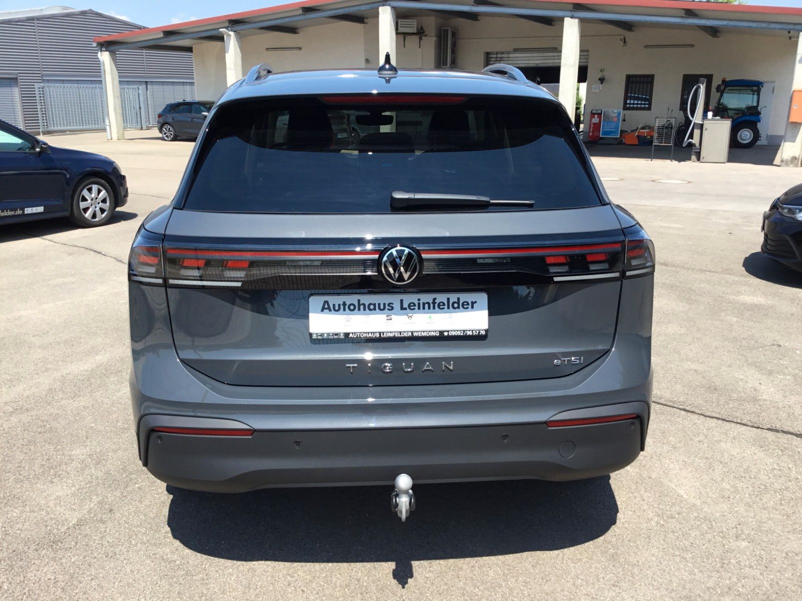 Fahrzeugabbildung Volkswagen Tiguan 1.5 eTSI DSG Life+AHK+360°+18"+LED+AppCon