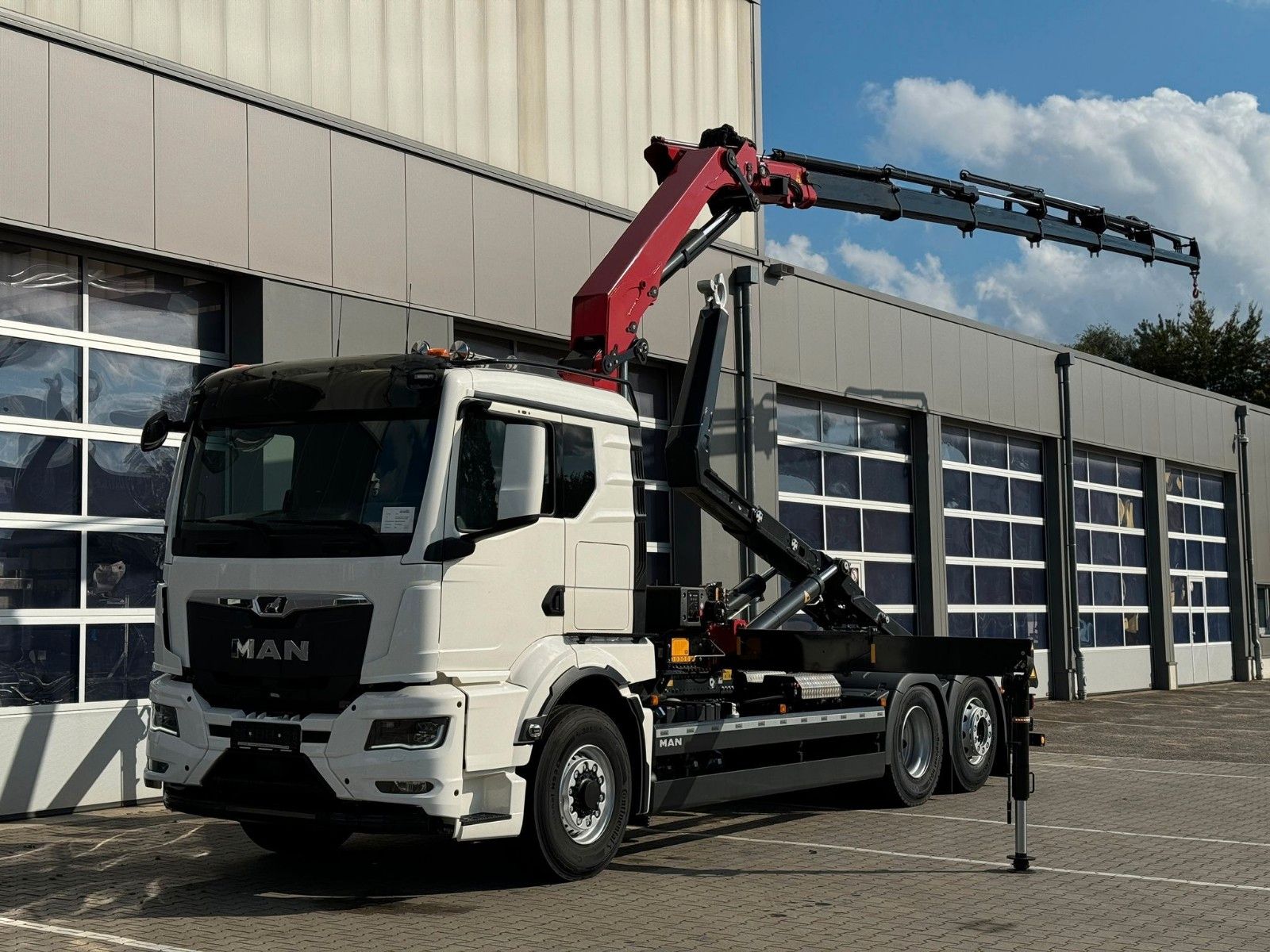 Fahrzeugabbildung MAN TGS 26.520 6x2H-4 Abrollkipper MEILLER+FASSI 235