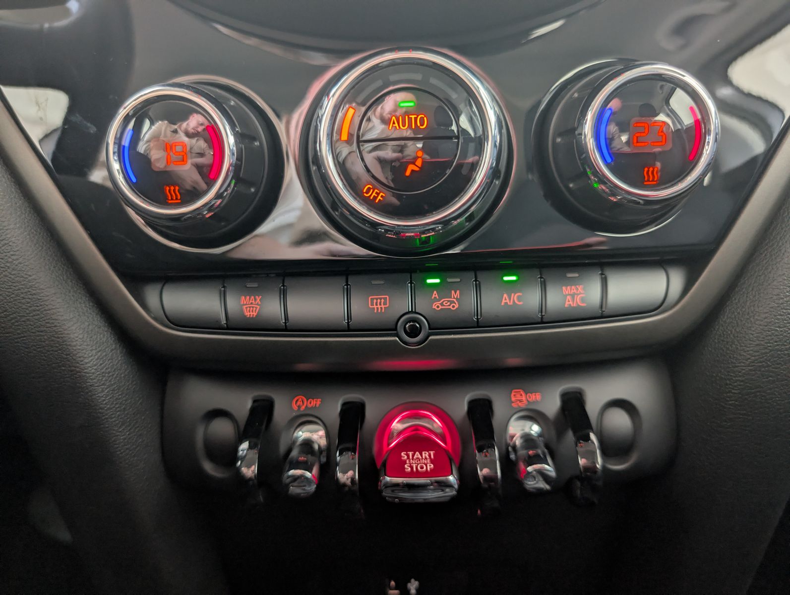 Fahrzeugabbildung MINI Cooper Countryman Untamed Edition LED TEMP PDC