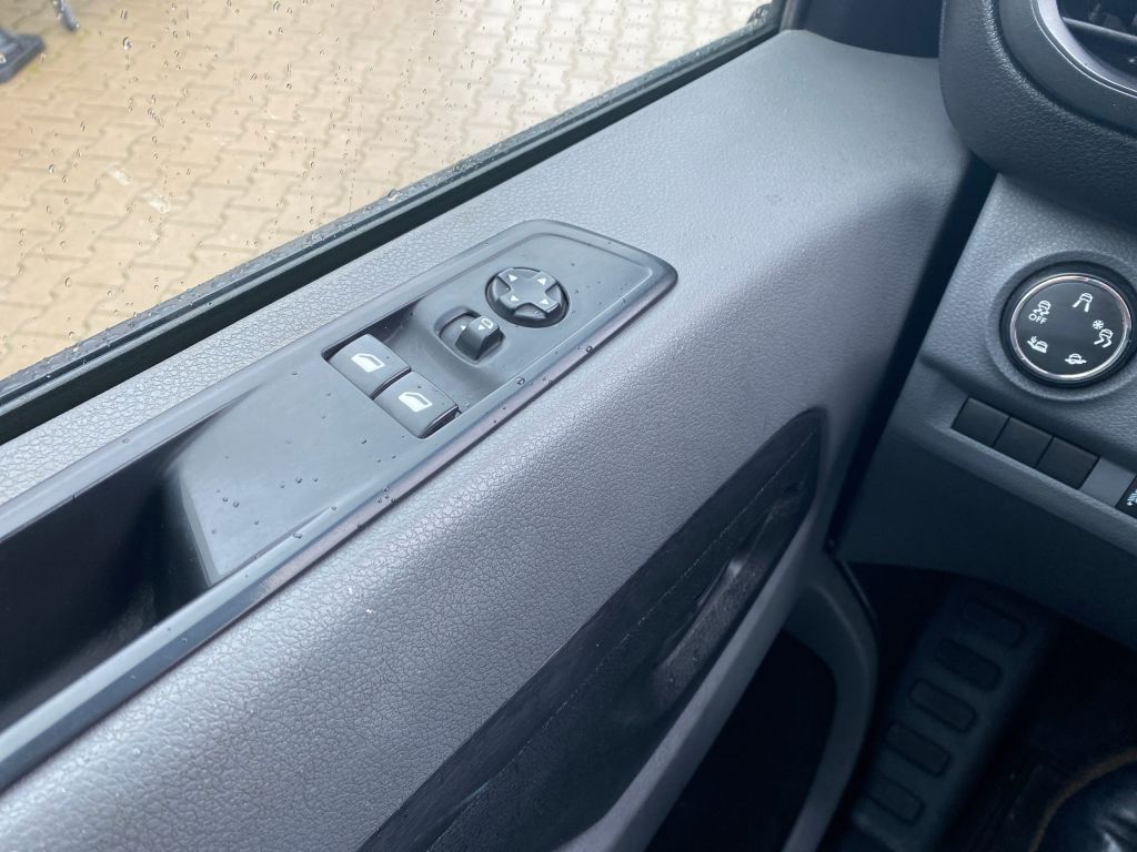 Fahrzeugabbildung Citroën Jumpy Variospace XL BlueHDi 120 Worker *6-Sitzer