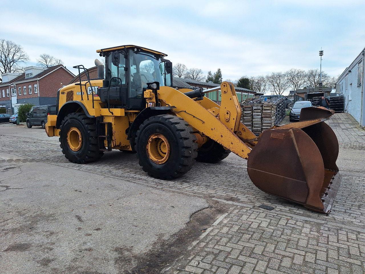 CAT 950M
