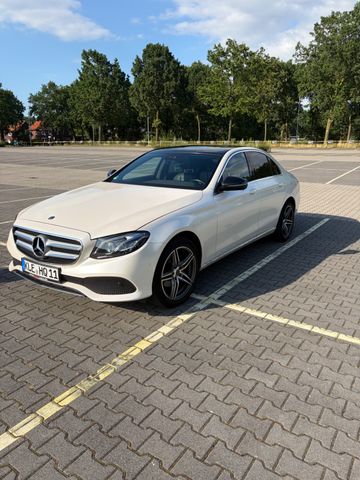 MERCEDES-BENZ E 220 d 4MATIC T Autom. -