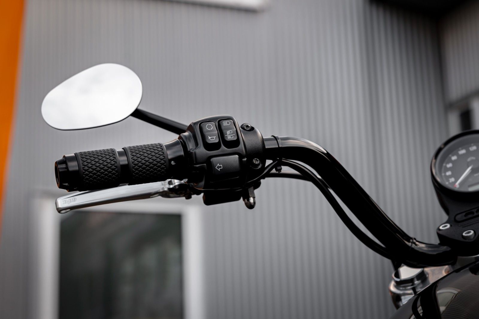 Fahrzeugabbildung Harley-Davidson XL883L SUPERLOW SPORTSTER - MILLER ABGASANLAGE