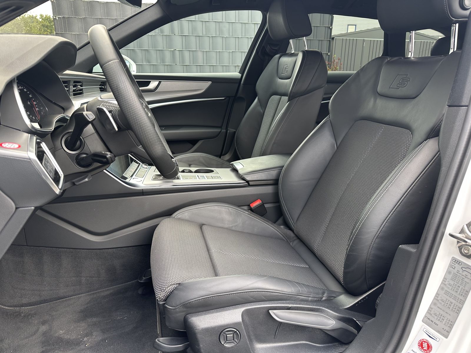 Fahrzeugabbildung Audi A6 Avant 40 TDI Qu S-Line Black NAV+LED+KAM+ACC