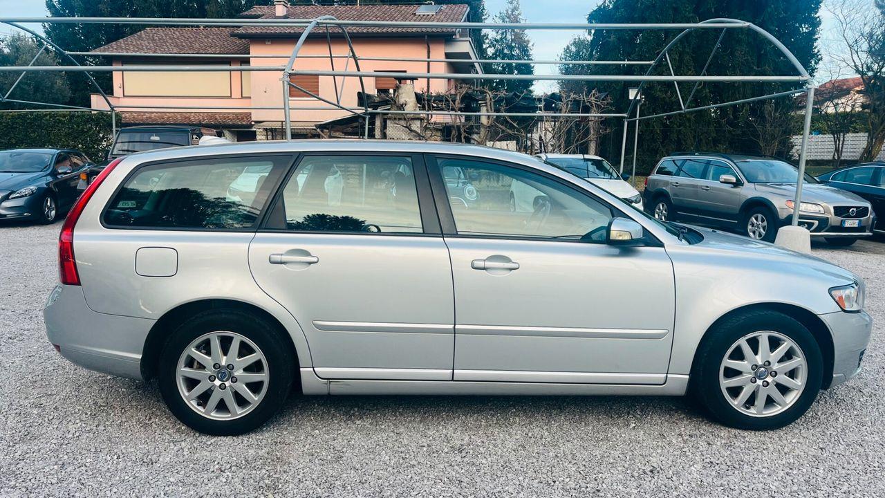 VOLVO V50 1.8 16V 125CH FLEXI-FUEL MOMENTUM