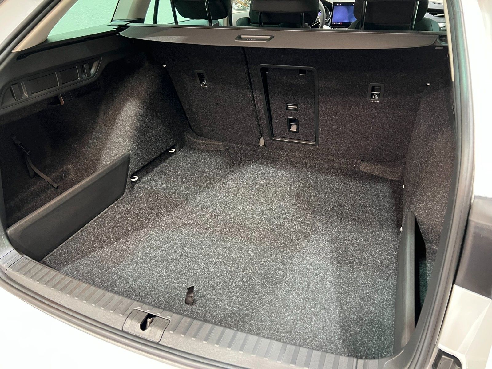 Fahrzeugabbildung SKODA Octavia 2.0 TDI 110kW DSG Selection Combi