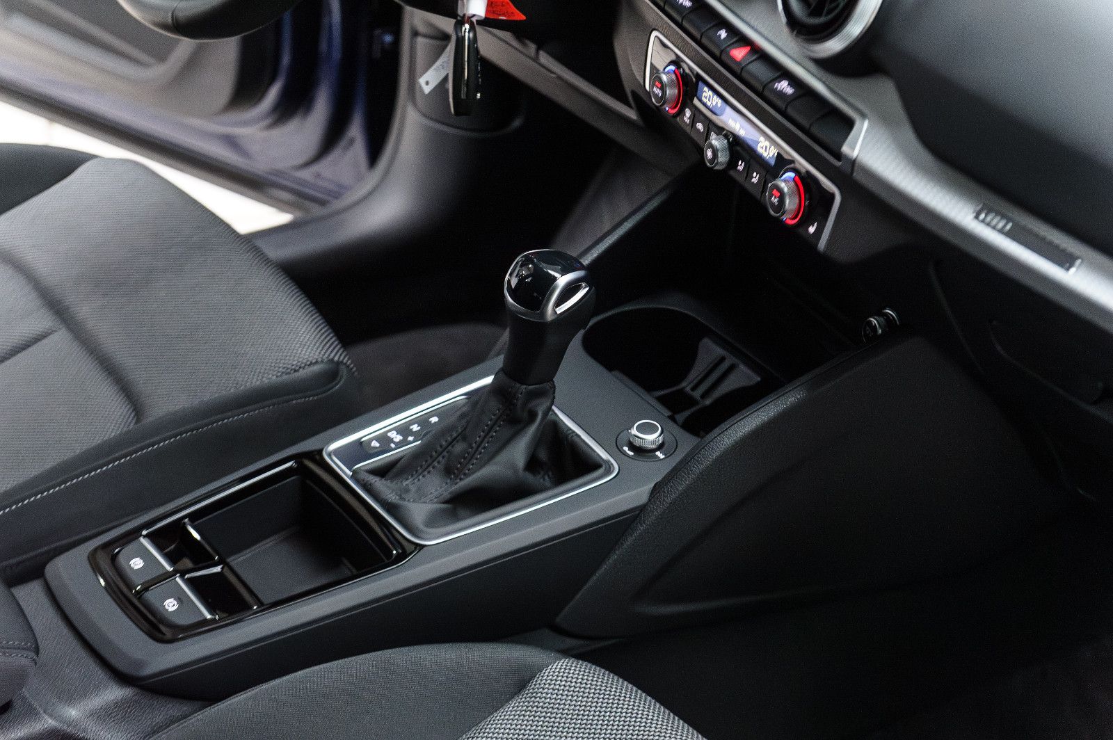 Fahrzeugabbildung Audi Q2 35 TFSI S line 1.5 S-Tronic LED+KAM+VIRTUAL