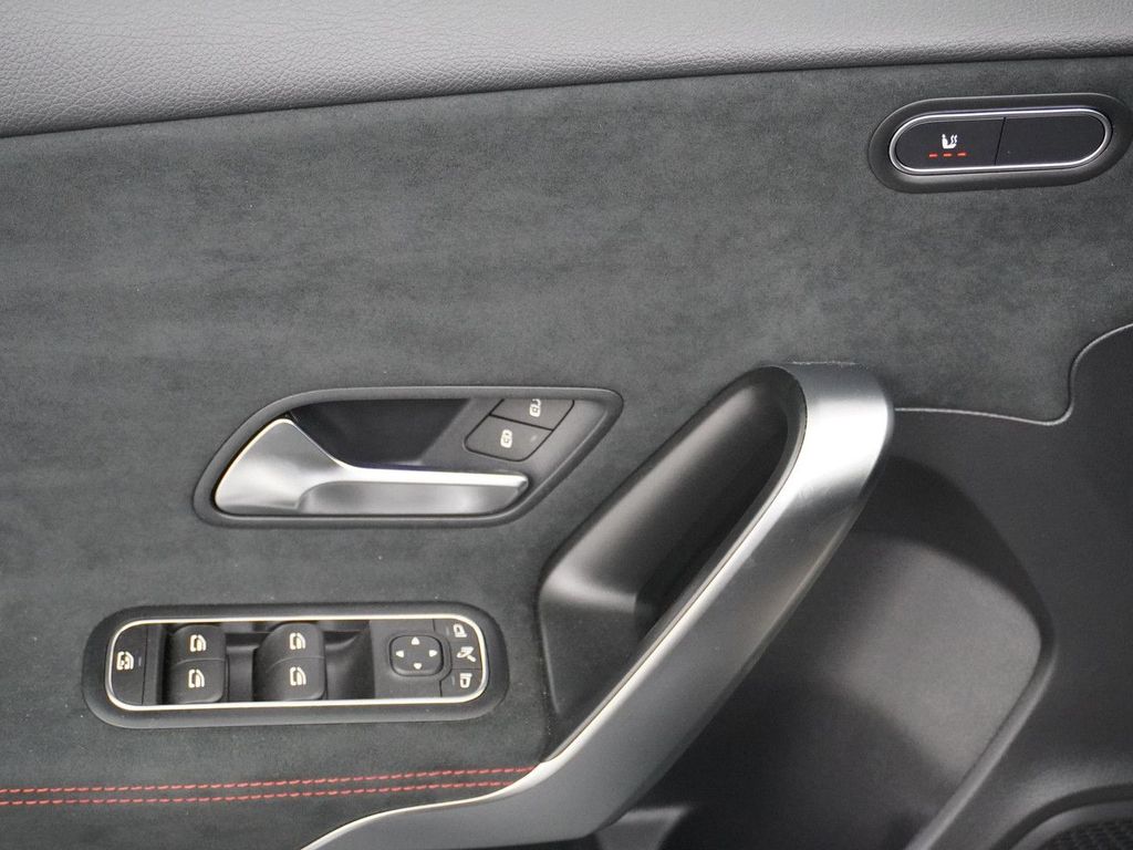 Mercedes-Benz A 180 Star Edition AMG Line | Panorama - Schiebe