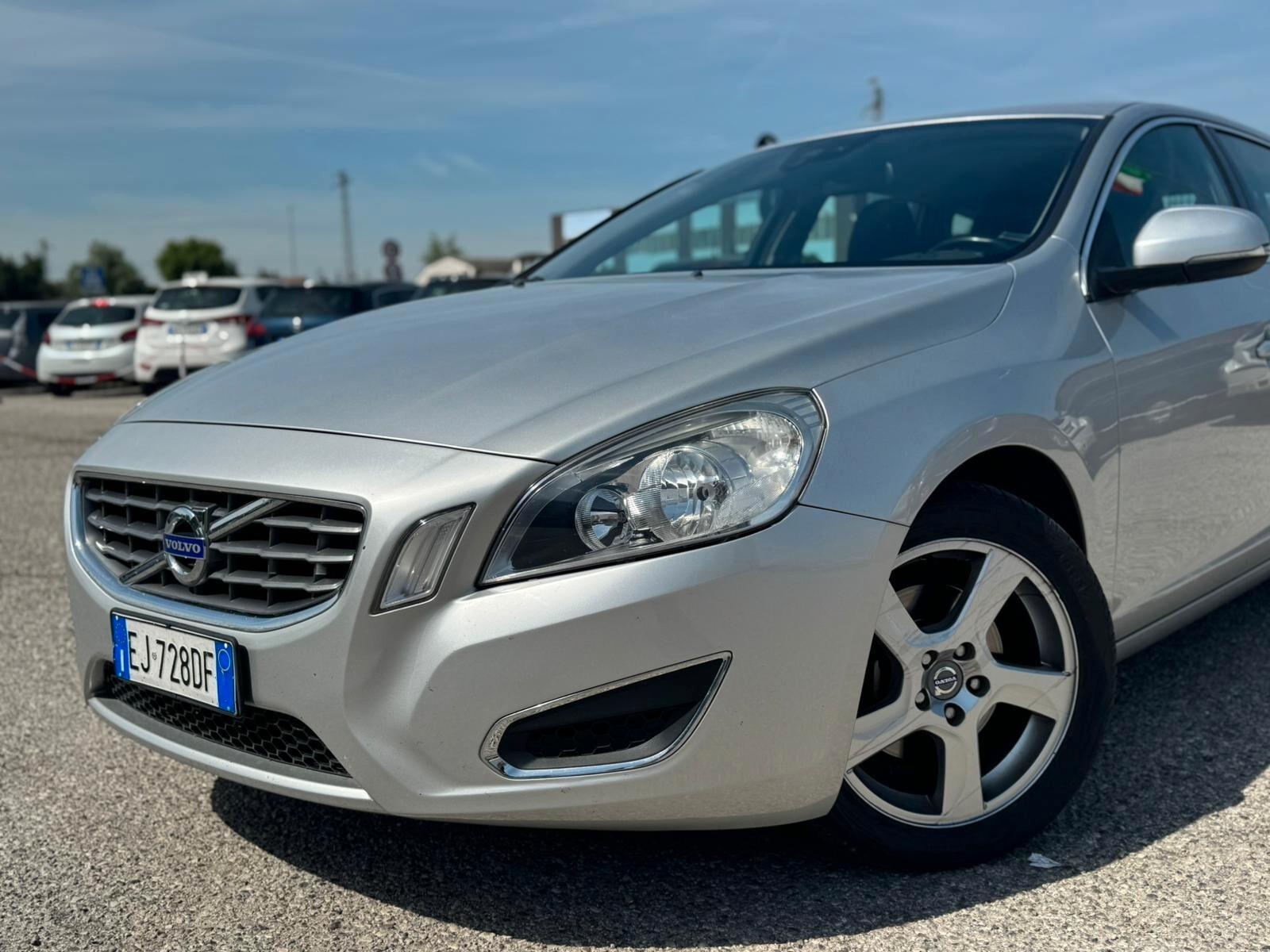 Volvo V60 2011 — engine 1.984 cm³, 163 HP (120kW)