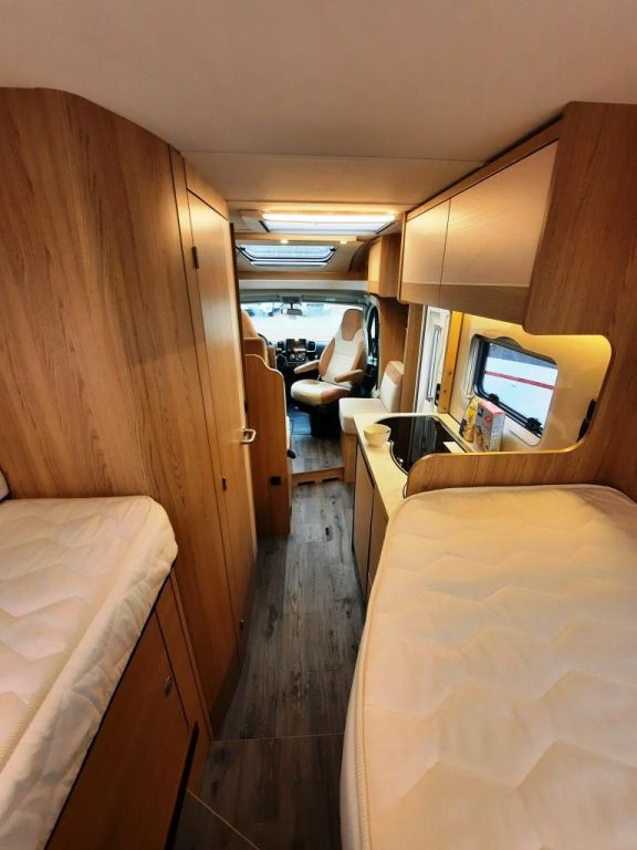Fahrzeugabbildung LMC Cruiser V 646 G Solar/Rüfa/Sat/TV