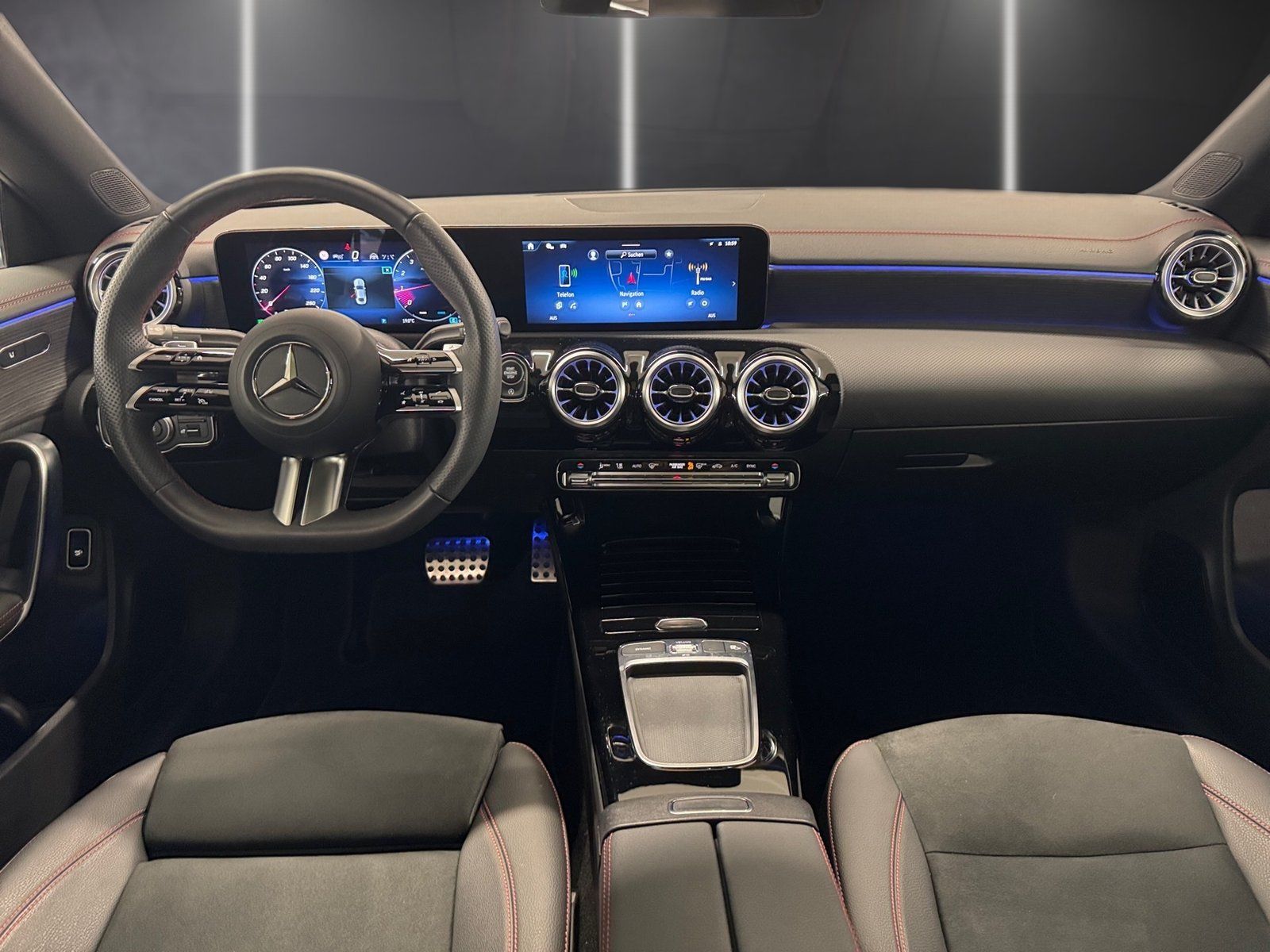 Fahrzeugabbildung Mercedes-Benz CLA 200 AMG Plus*Night*Pano*Distr*AHK*Totwin*HUD