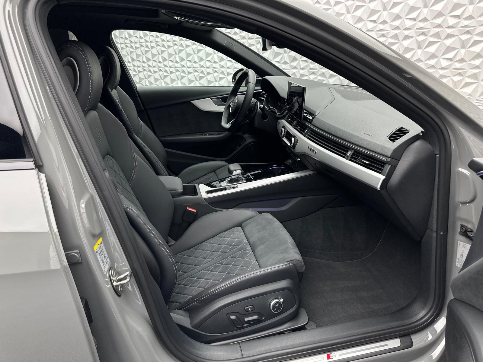 Fahrzeugabbildung Audi A4 40 TDI QUA/S-LINE/COMPETITION/MATRIX/PANO/B&O