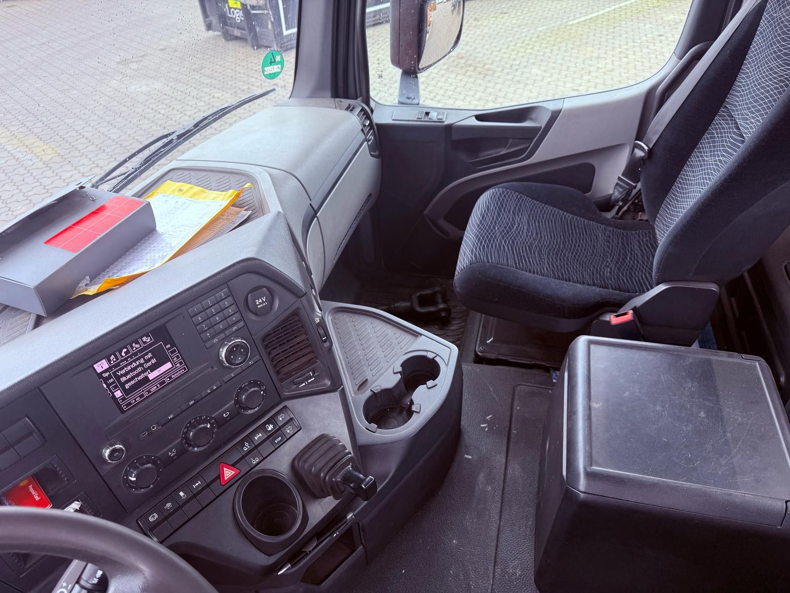 Fahrzeugabbildung Mercedes-Benz Antos 2545 Abrollkipper Meiler2070 Kupplung Neu