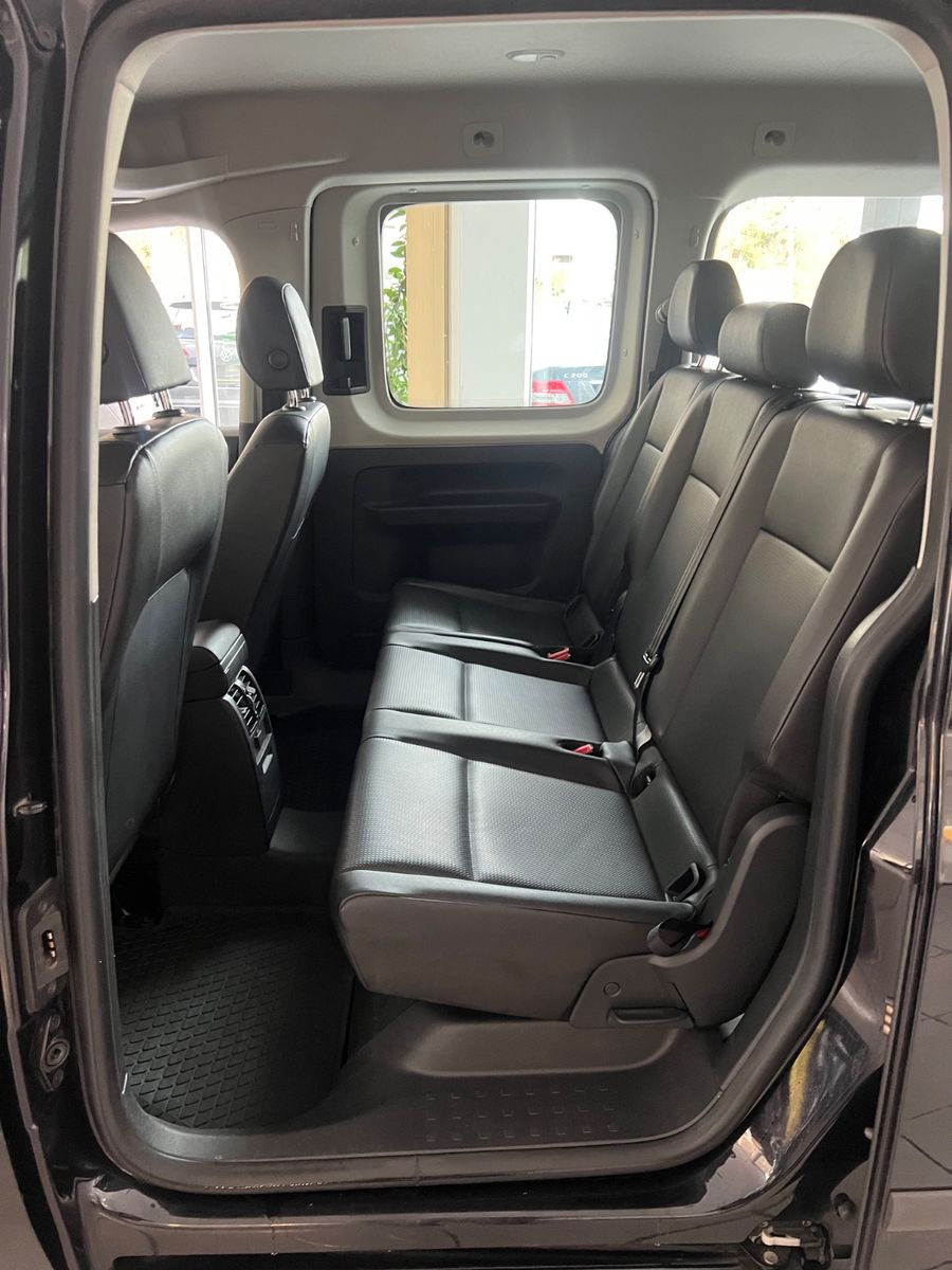 Fahrzeugabbildung Volkswagen Caddy PKW Maxi *MOTOR BEI VW NEU 100.000KM*