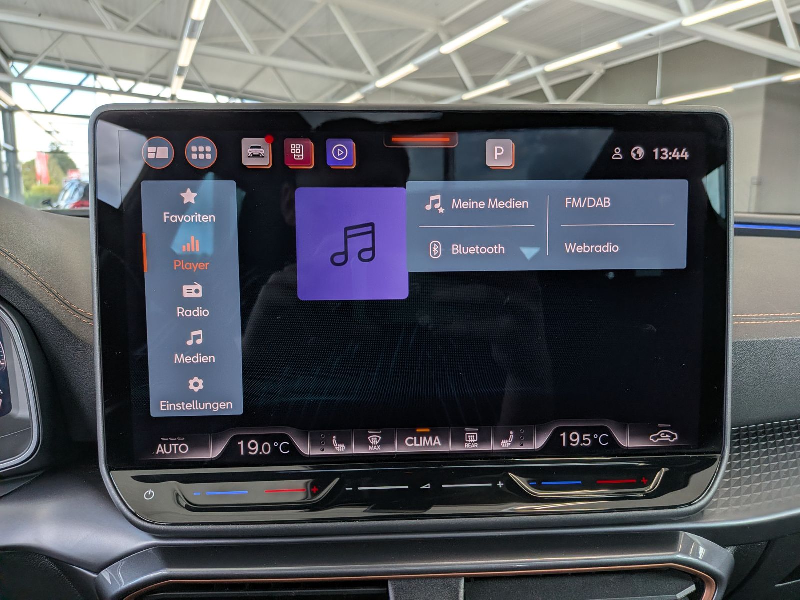 Fahrzeugabbildung CUPRA Leon 1.5 eTSI DINAMICA MATRIX ACC PANO AHK 5J-Ga