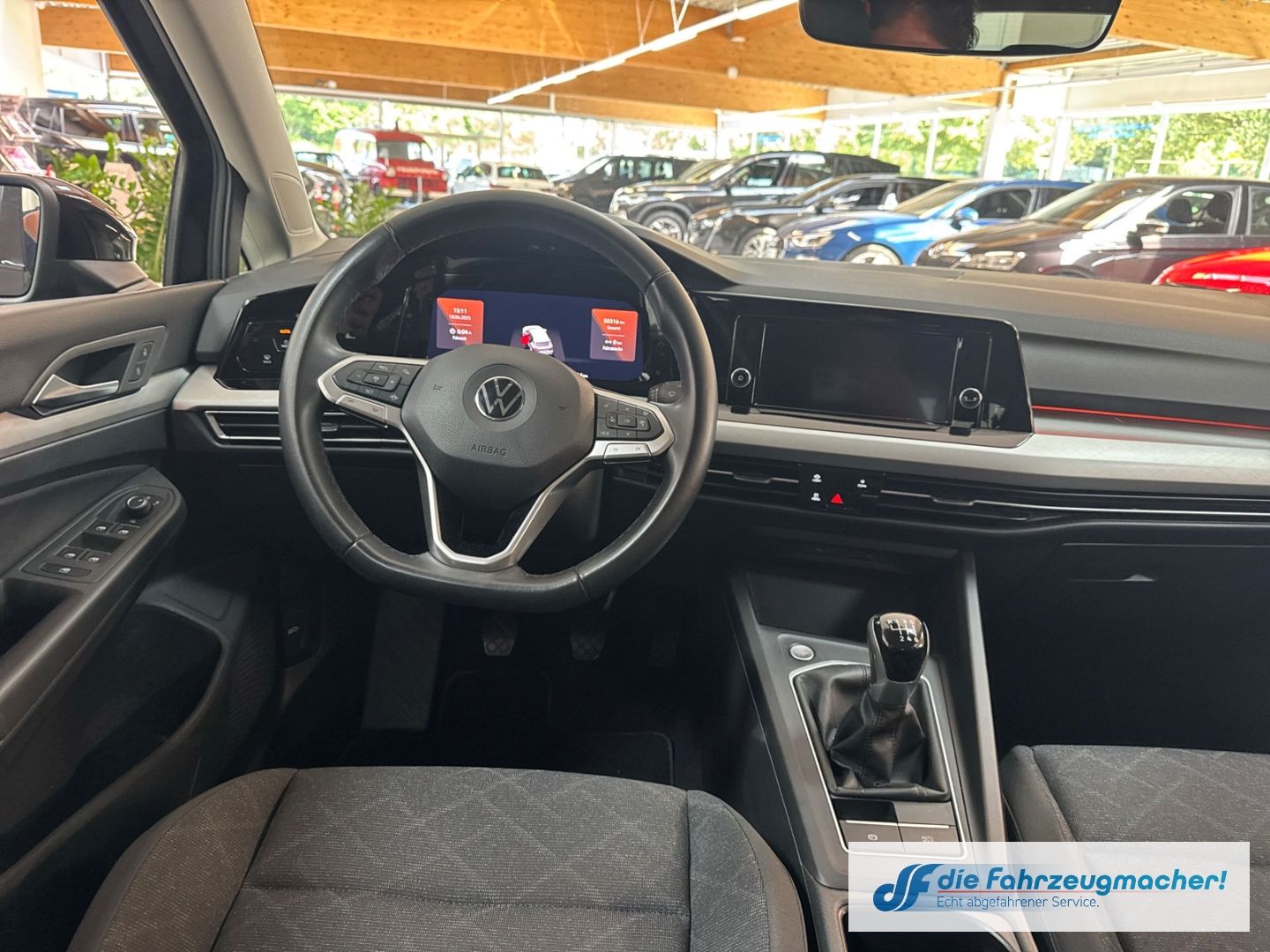 Fahrzeugabbildung Volkswagen Golf VIII Variant Life 1.0 TSI EU6d Digitales Co