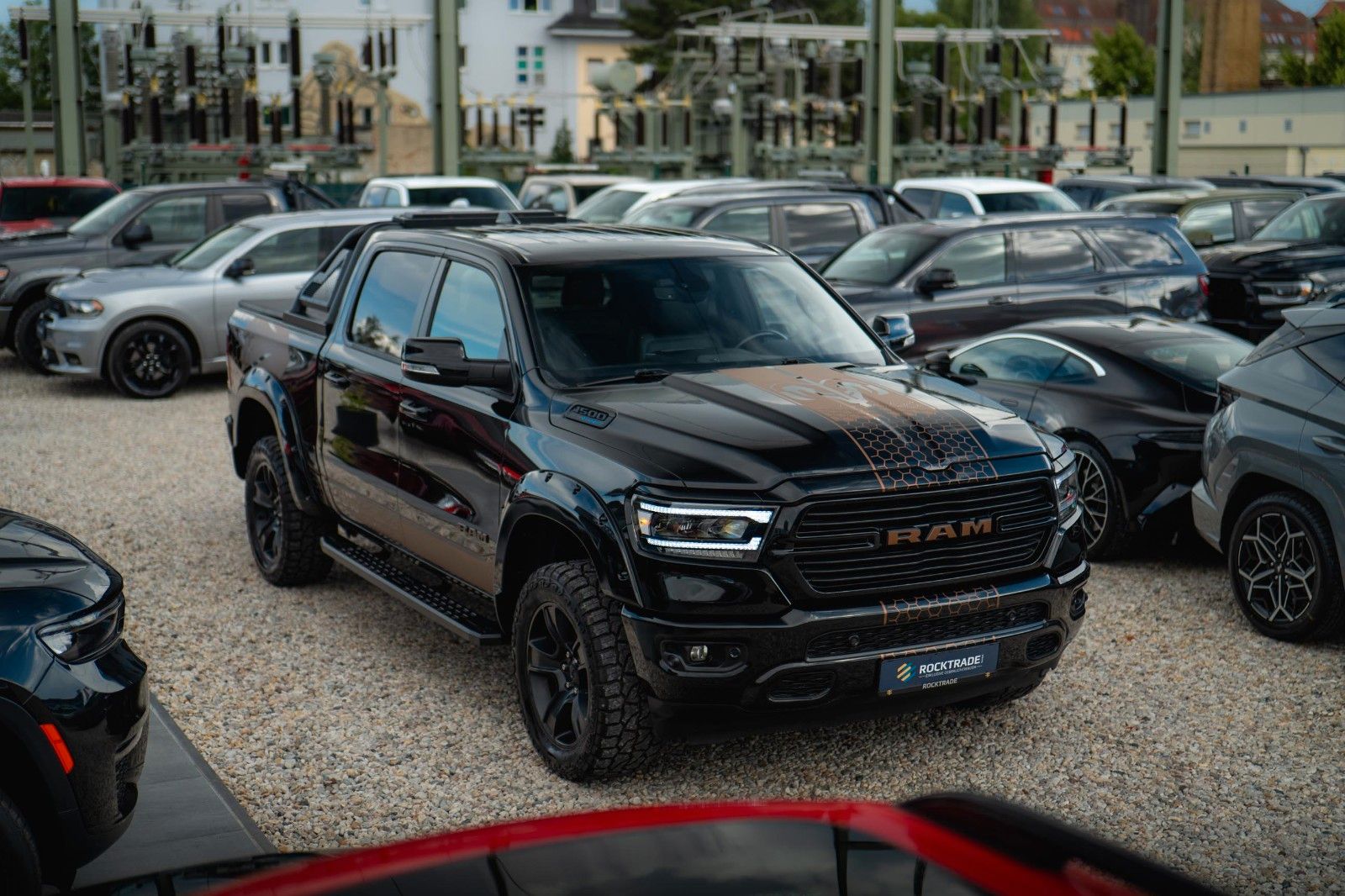 Fahrzeugabbildung Dodge RAM 5.7 V8 HEMI 4x4 Offroad Night-Edition LPG