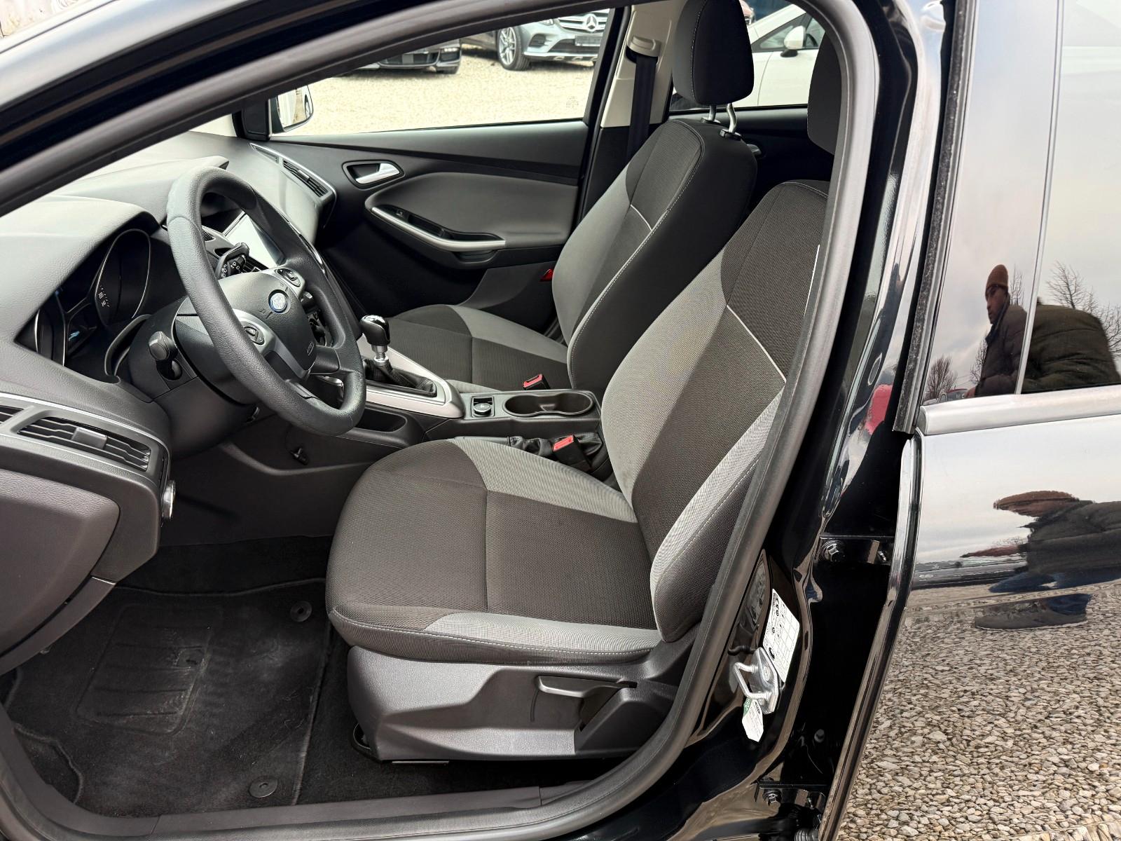 Ford Focus 2014 — photo 10