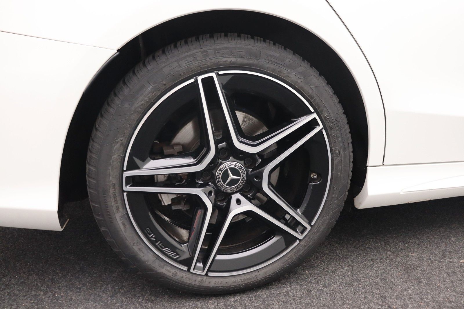 Fahrzeugabbildung Mercedes-Benz C 220d T-Modell 4Matic AMG-Line Night-Paket