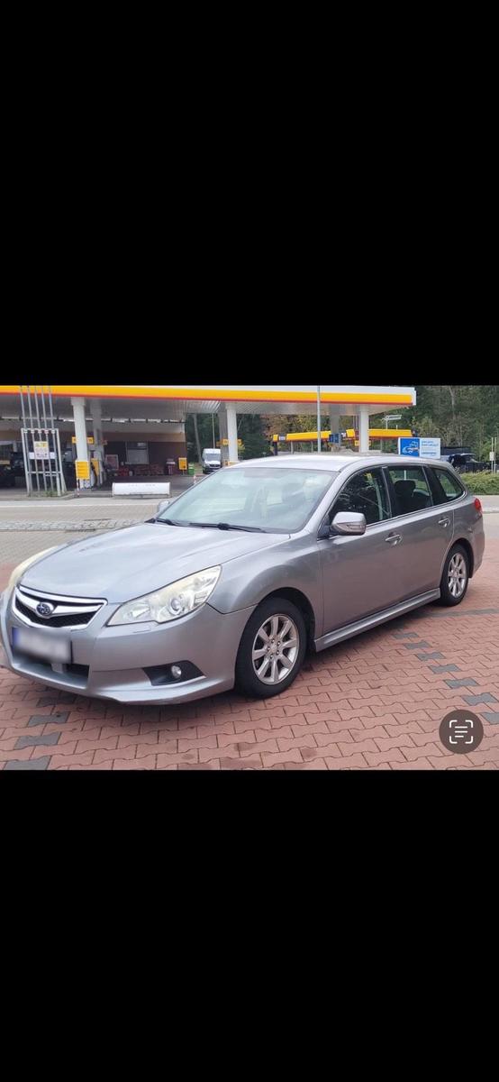 Subaru Legacy 2011 — interior
