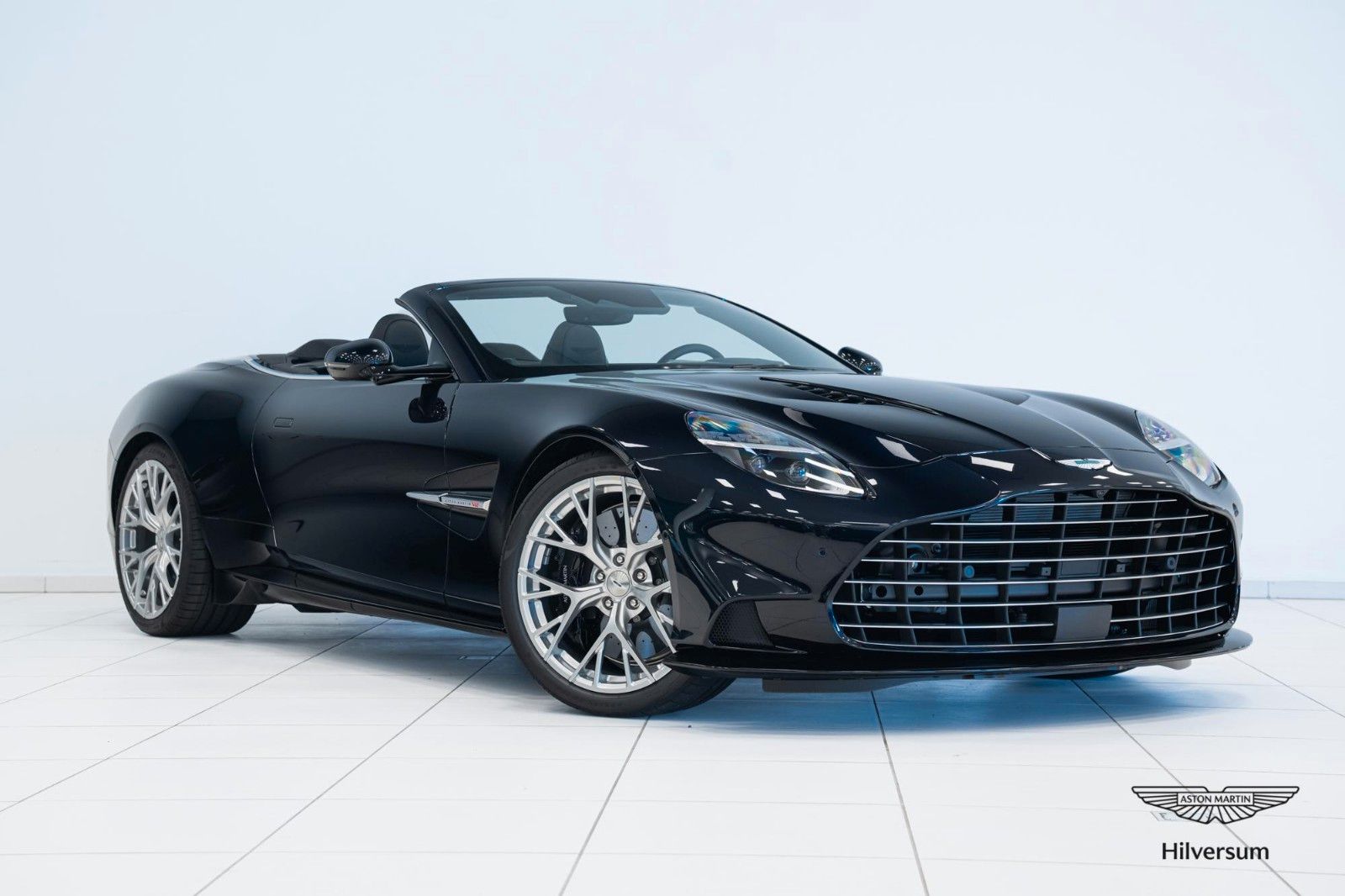 Aston Martin Vanquish Volante Ultramarine Black