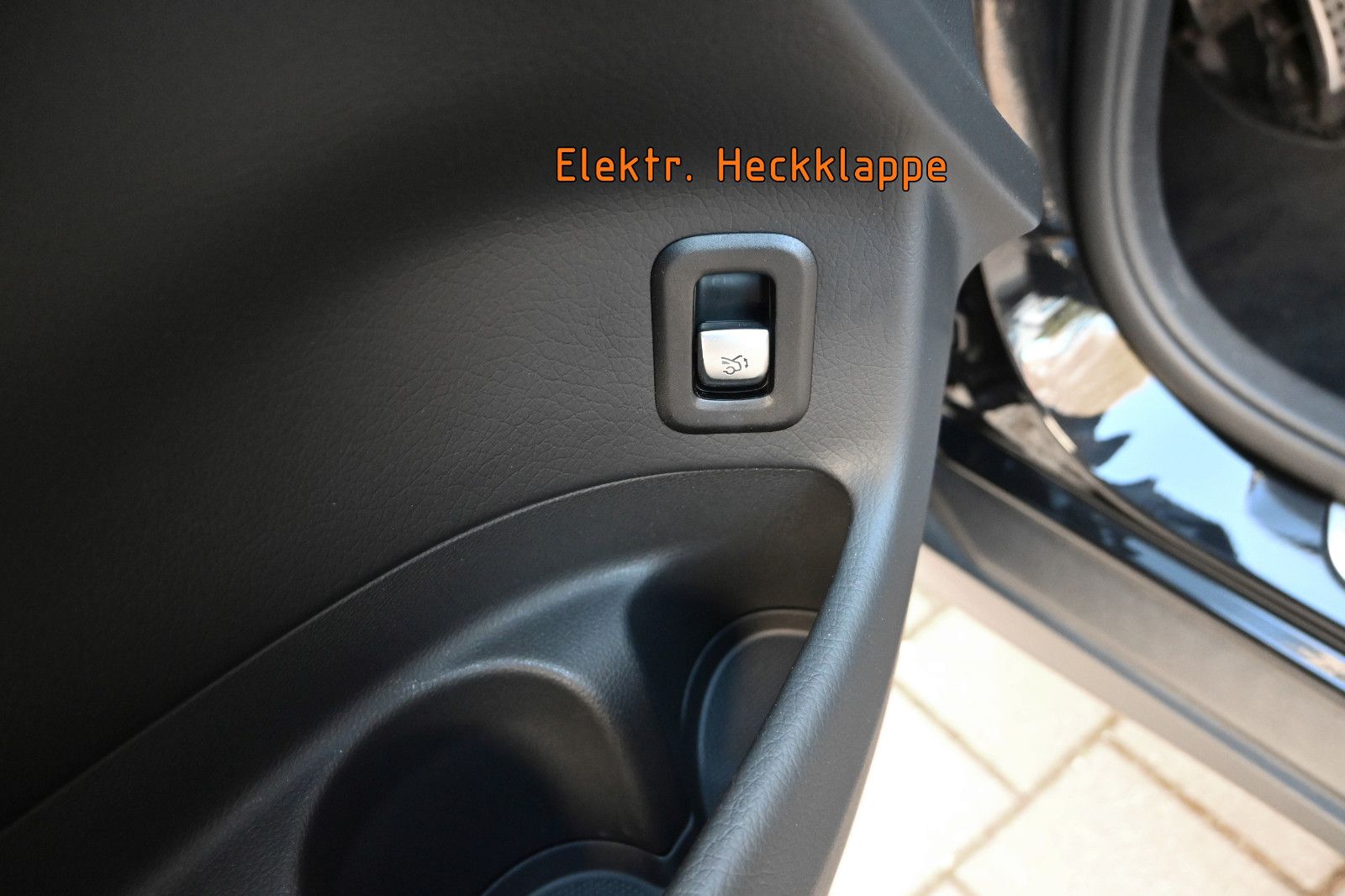 Fahrzeugabbildung Mercedes-Benz GLC 300 4MAT. °AHK°AMG INTERIEUR°SOUND°KAMERA°