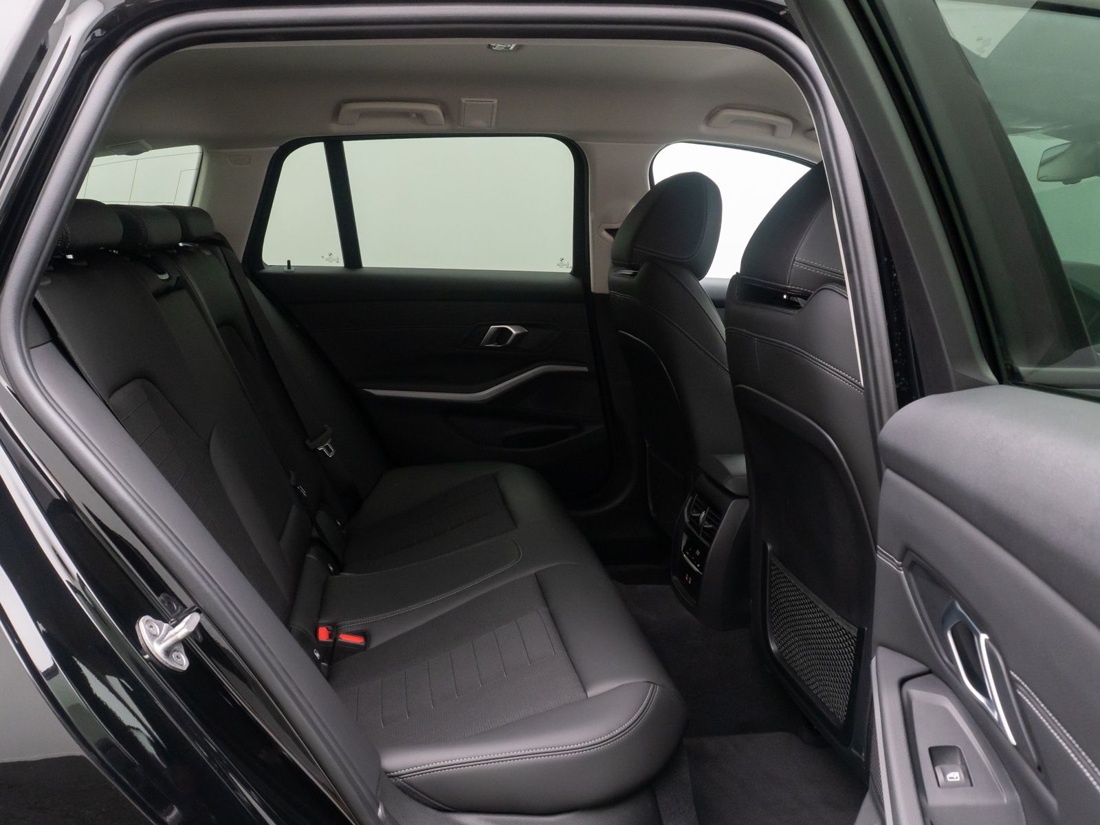 Fahrzeugabbildung BMW 318d DAB CockPitPro Fernlichtassist PDC Sport