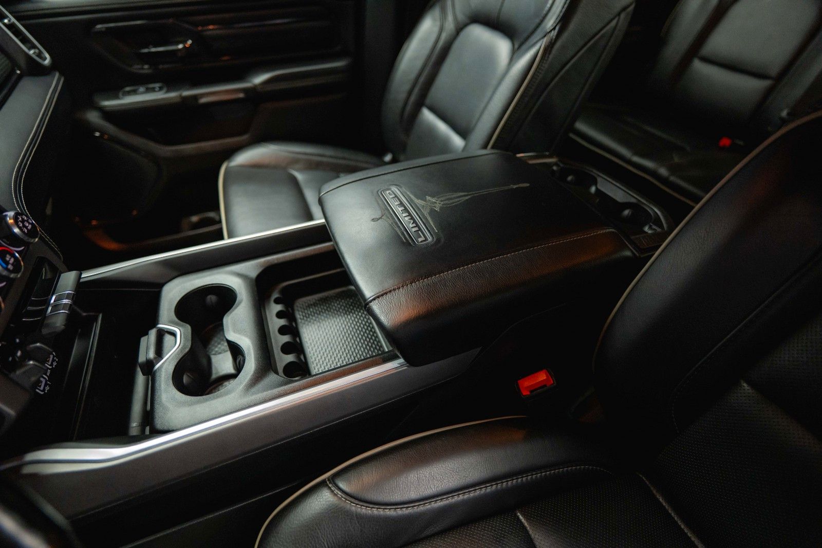 Fahrzeugabbildung Dodge RAM 5.7 V8 HEMI 4x4 BLACK EDITION Longbed 19%