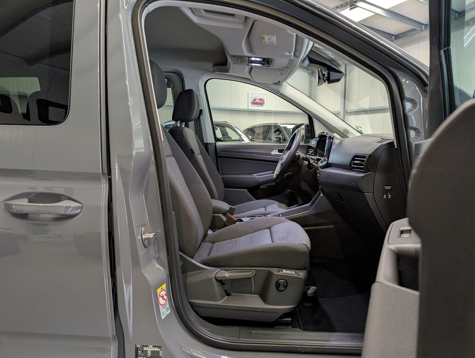 Fahrzeugabbildung Ford Tourneo Connect L2 Titanium 7-Sitze Bi-LED Cam A