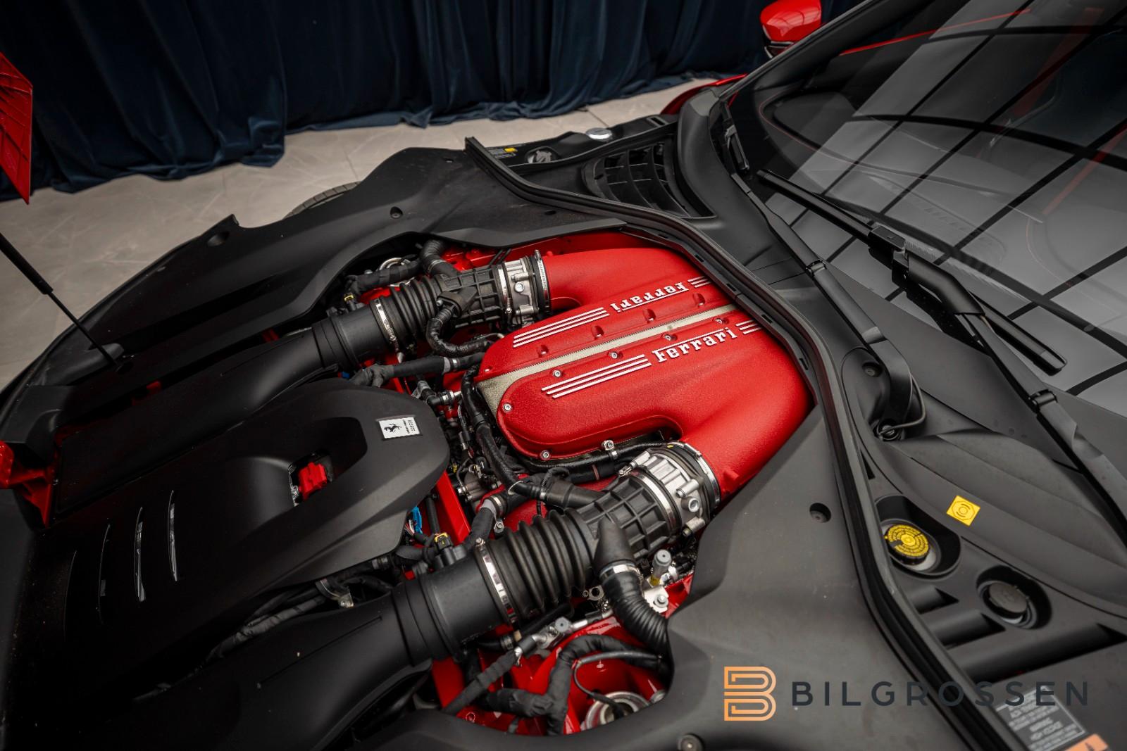 Ferrari Coupe 6.5 V12 CARBON LIFT PASSENGER DISPLAY