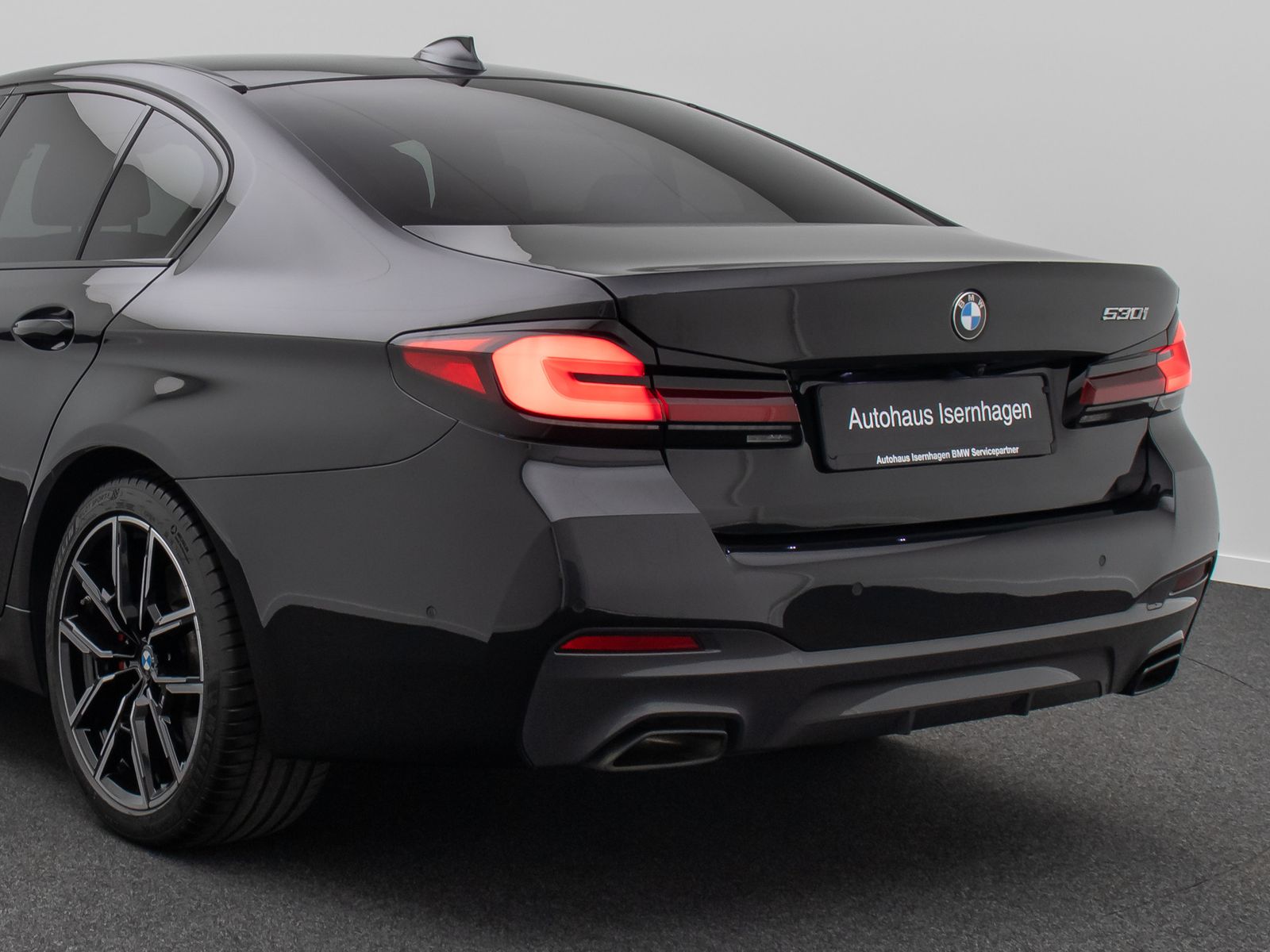 Fahrzeugabbildung BMW 530i M Sport Glasdach Kamera Laser HUD DAB H/K