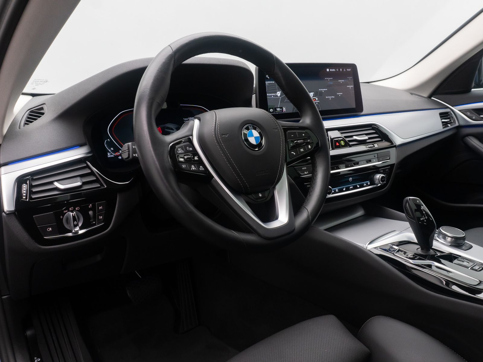 Fahrzeugabbildung BMW 540d xD Panorama Kamera DAB HiFi Lenkrhzg Sport