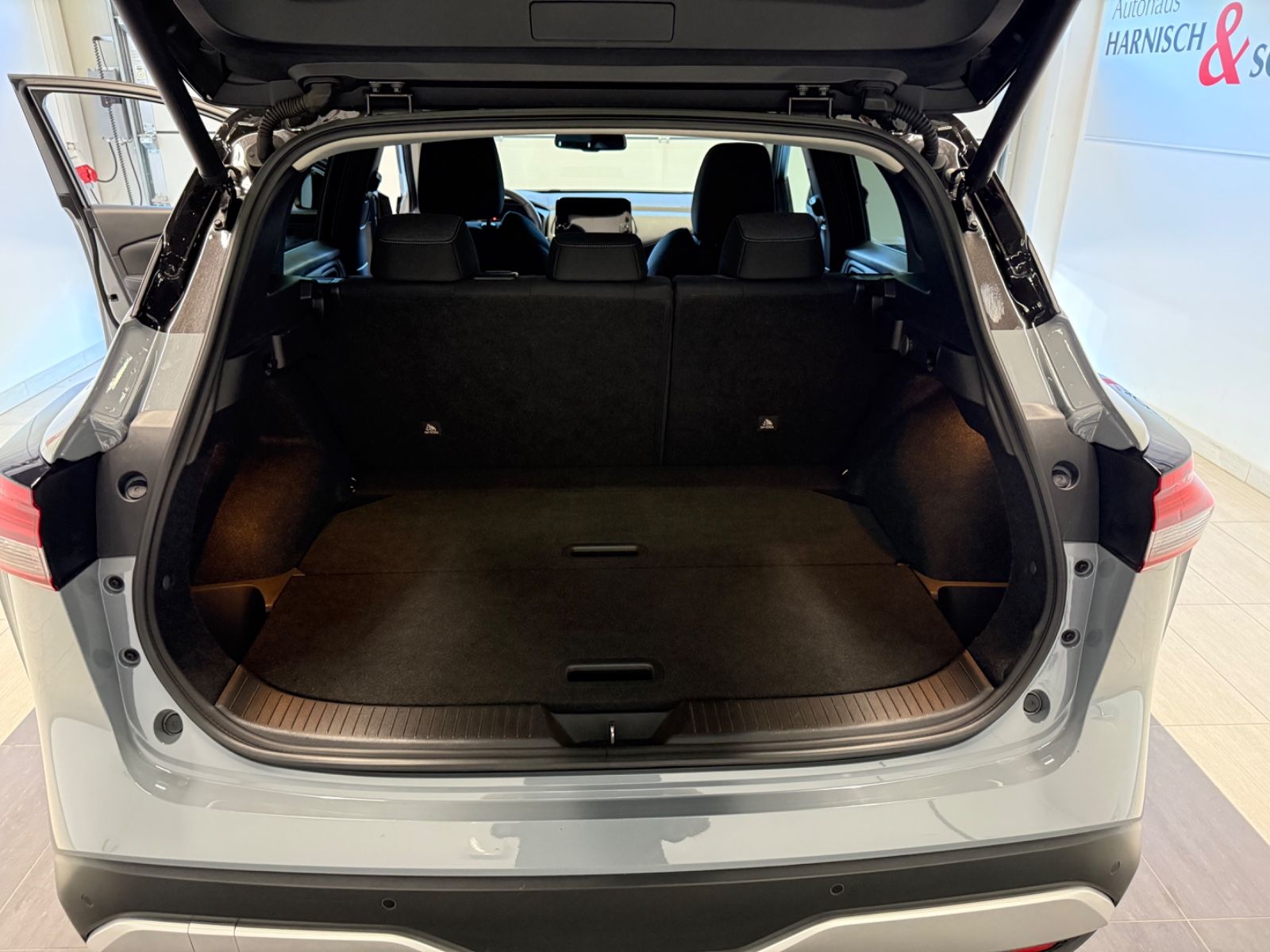Fahrzeugabbildung Nissan Qashqai N-Con.AT Allrad,Winter-,Business-P.