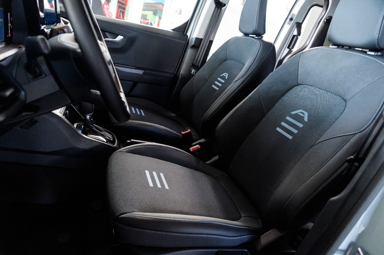 Fahrzeugabbildung Ford Tourneo Courier Active +Navi +ACC +Winter