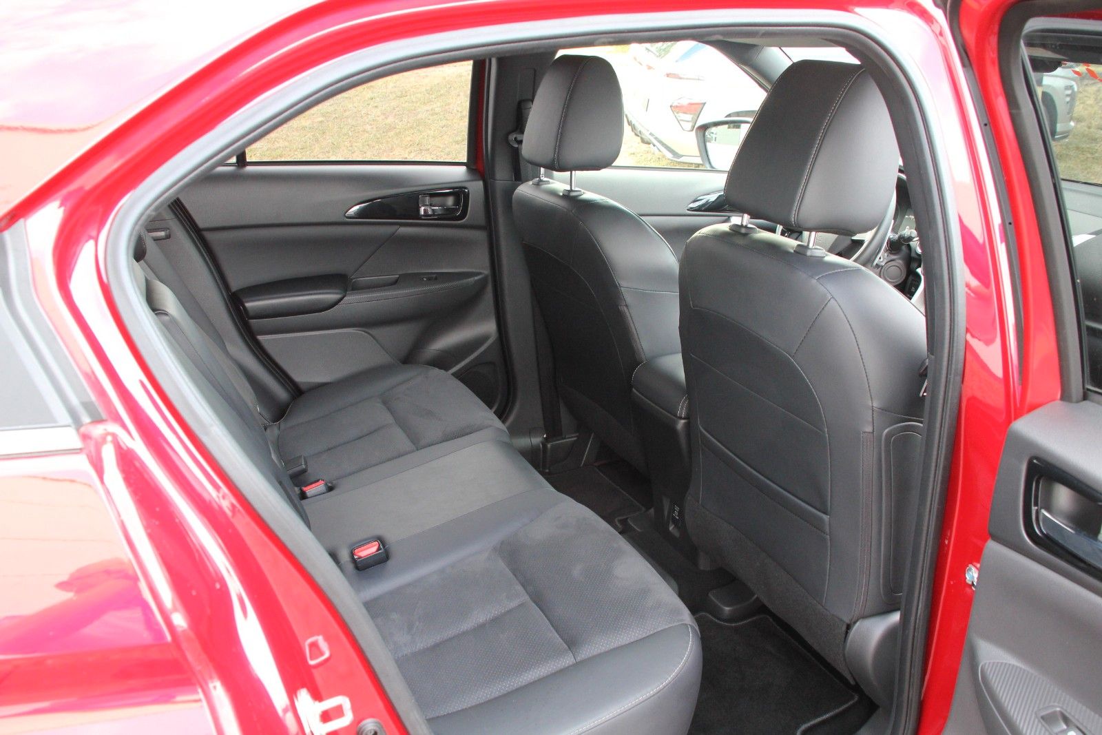 Fahrzeugabbildung Mitsubishi Eclipse Cross Plus Hybrid 4WD