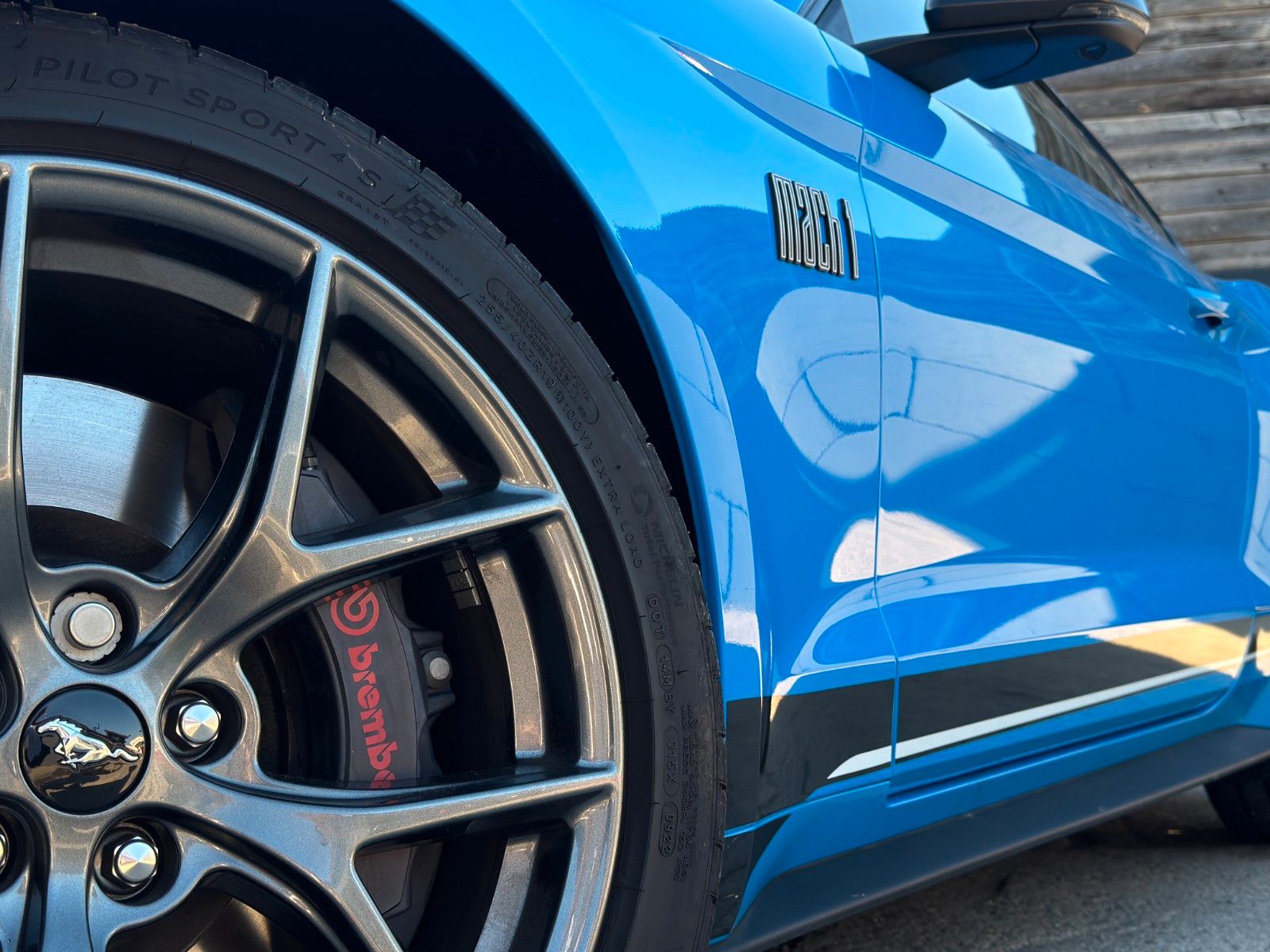 Fahrzeugabbildung Ford Mustang Mach 1 5.0L V8 Fastback Schalter Perfor.