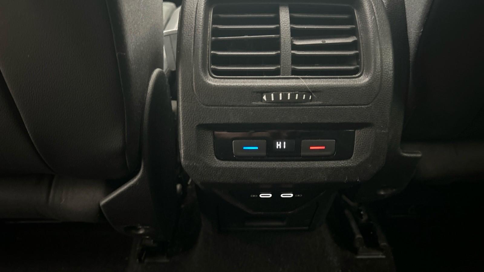Volkswagen Touran R-Line High.7Sitze Navi Cockpit Pano.RFK AHK ACC, миниатюра 15