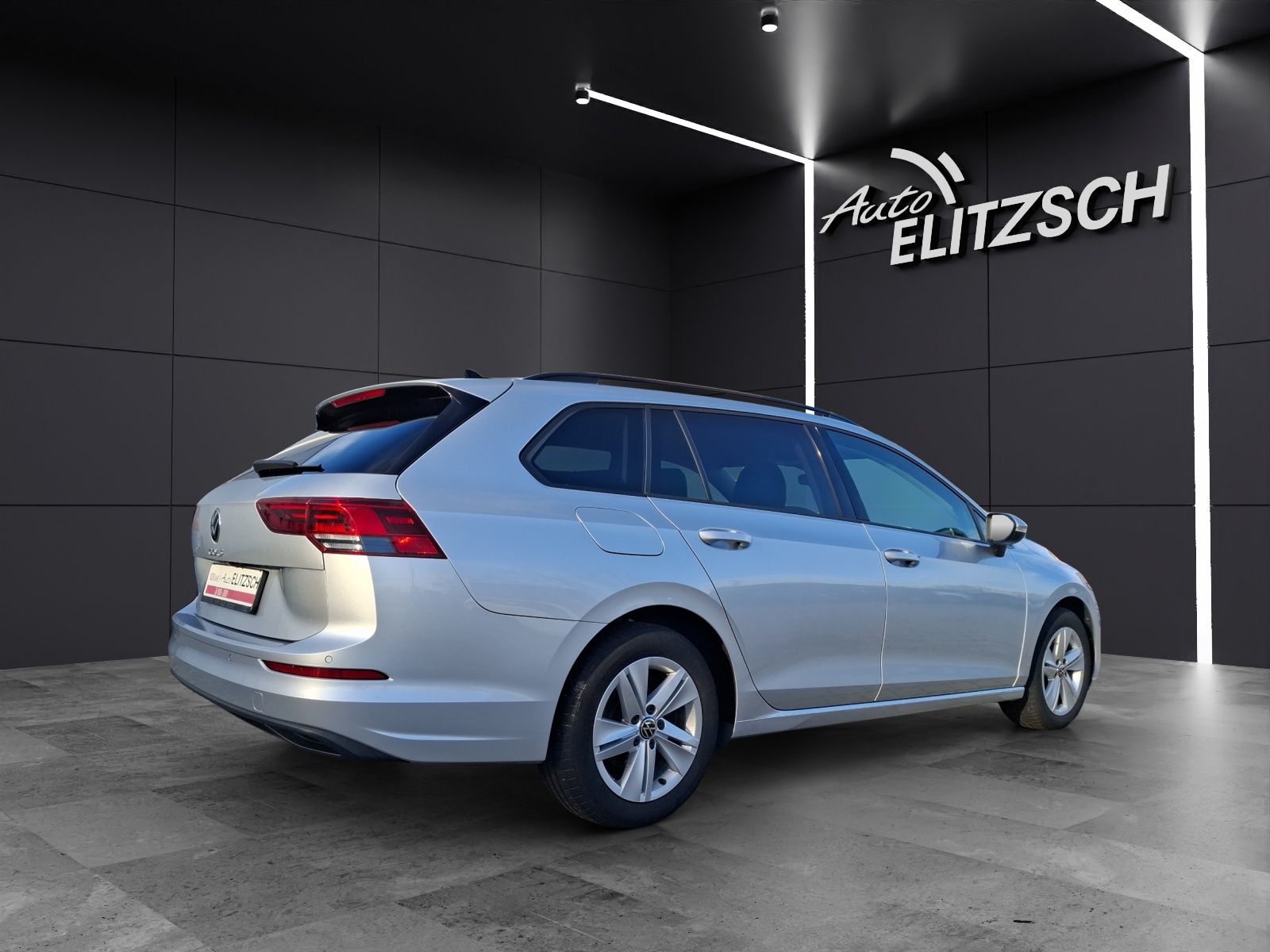 Fahrzeugabbildung Volkswagen Golf VIII Variant TSI Standhzg Kamera ACC LED Na