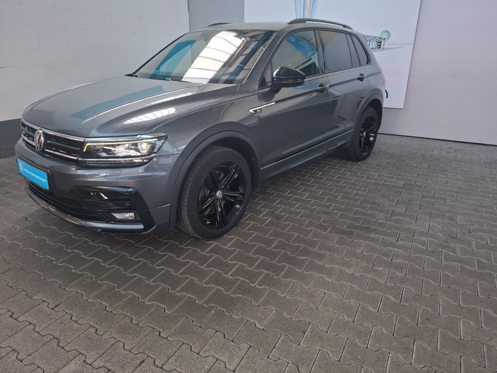 Fahrzeugabbildung Volkswagen Tiguan Highline 2.0TSI DSG 4-Motion R-Line + AHK
