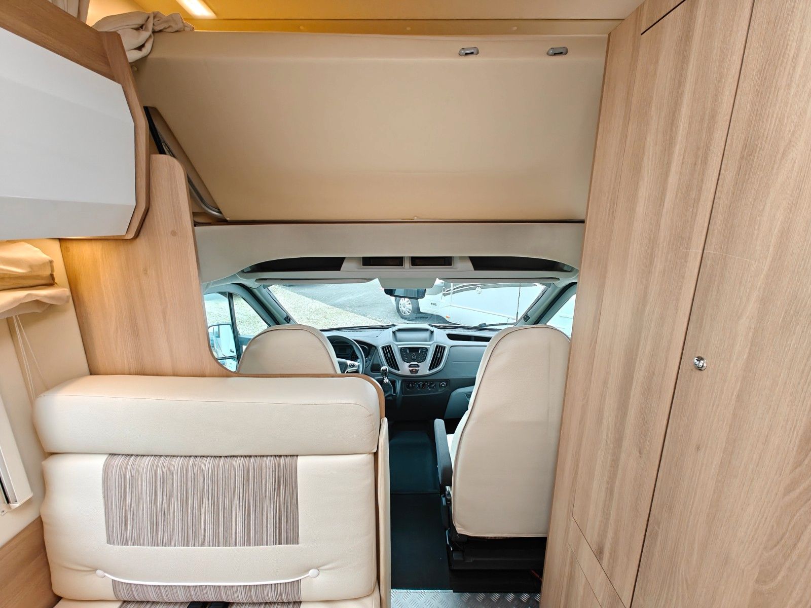 Fahrzeugabbildung Roller Team Kronos 275 - SAT, TV, Solar, 6 Sitz/Schlafplätze