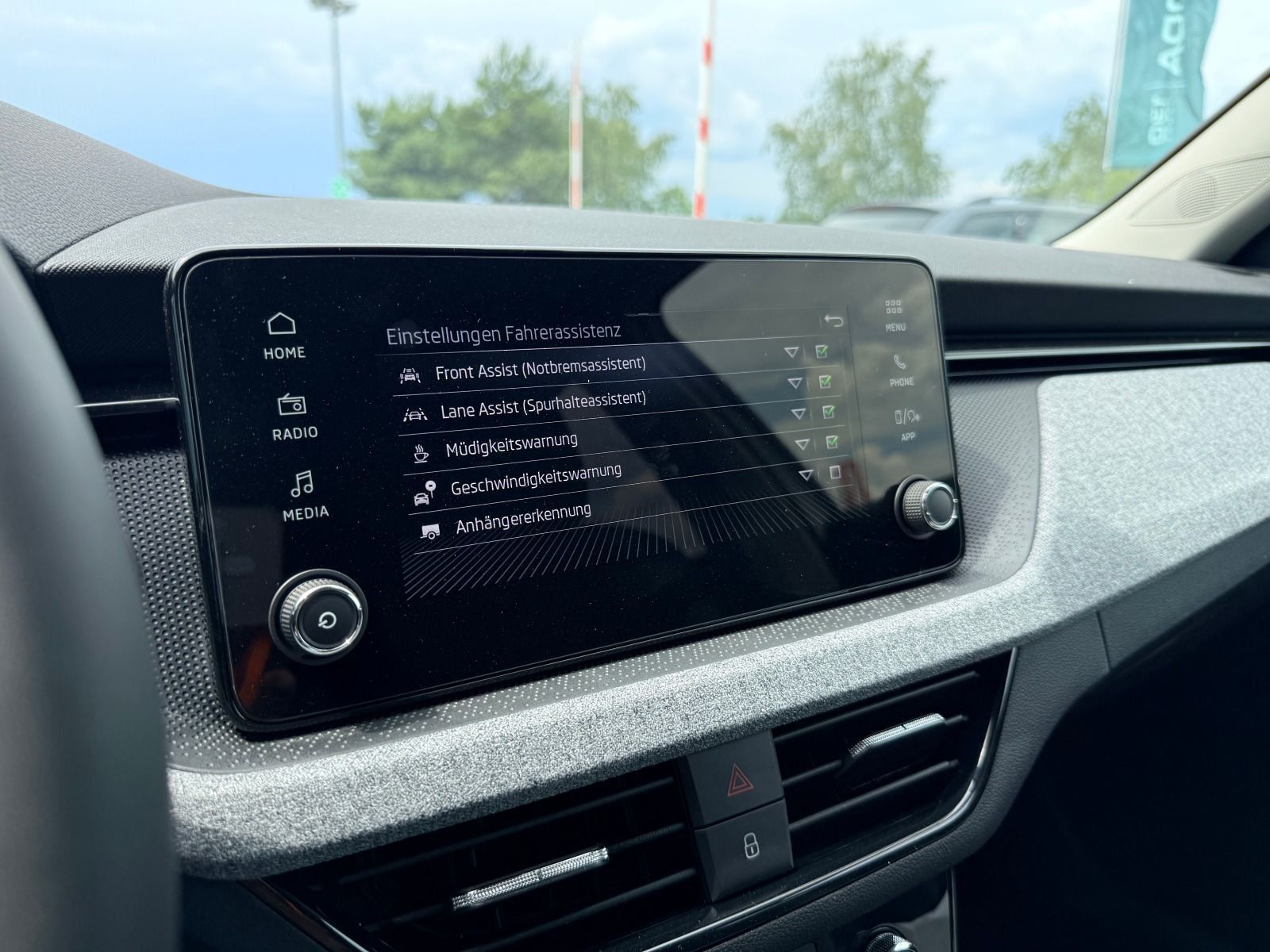 Fahrzeugabbildung SKODA Kamiq 1115PS DSG*BehFro*RFK*AHK*eHeck*Matrix